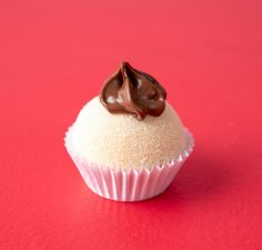 Ninho com Nutella Brigadeiro de Ninho, envolto no leite Ninho e Nutella